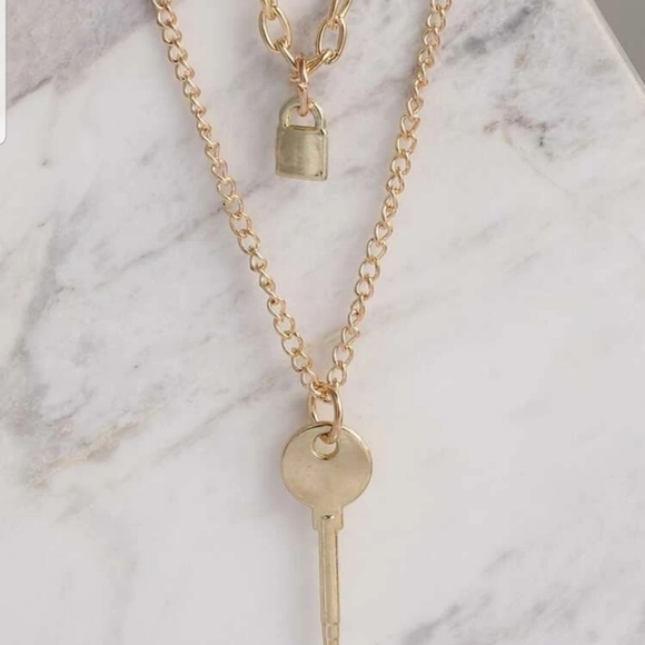 *Astrid* Lock and Key Necklace - Picture 4 of 4
